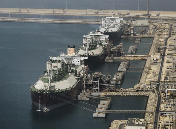 Pakistan Gets First LNG Cargo of October as Winter Gas Shortage Fears Grow 5 LNG carriers berthed at a Qatari LNG export terminal
