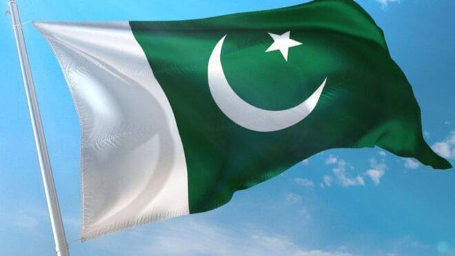 Pakistan to Chair IMF and World Bank Boards in 2027 — First Time Since 1953 7 Pakistan national flag waving