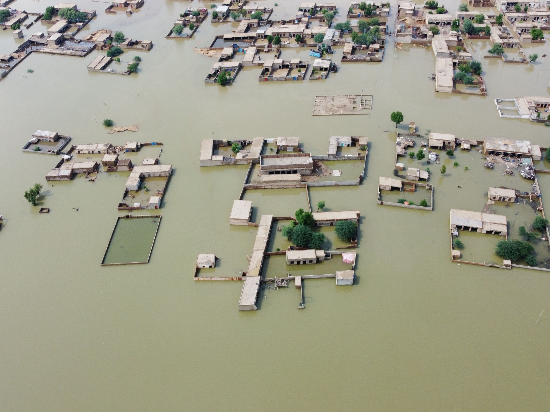 UN Warns 40.5 Million May Be Forced to Move as Climate Change Hits South Asia 5 Aerial view of submerged villages in Pakistan during the 2022 floods