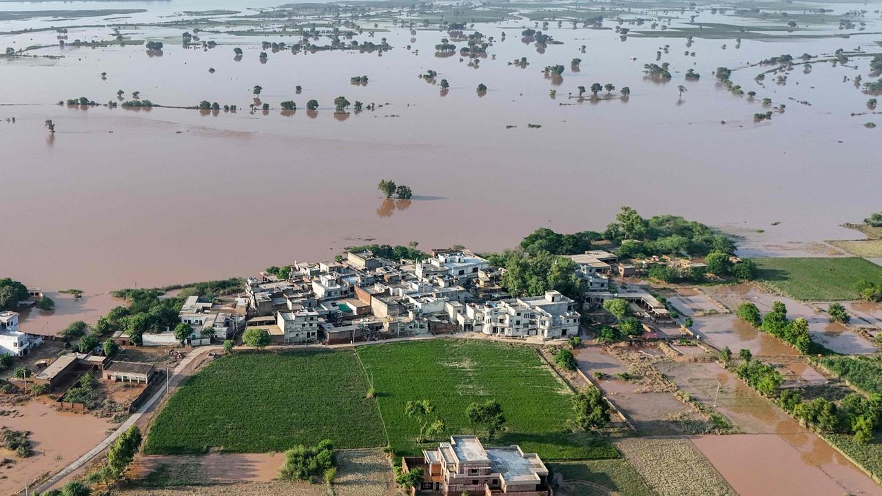 UN Warns 40.5 Million May Be Forced to Move as Climate Change Hits South Asia 6 Aerial view of a flooded town in Pakistan after the 2022 monsoon rains