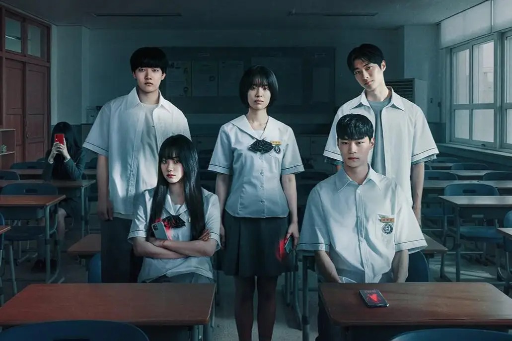 Main cast of All of Us Are Dead Season 1 in a classroom